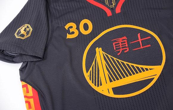篮网队球员互动频繁，积极备战下一场比赛