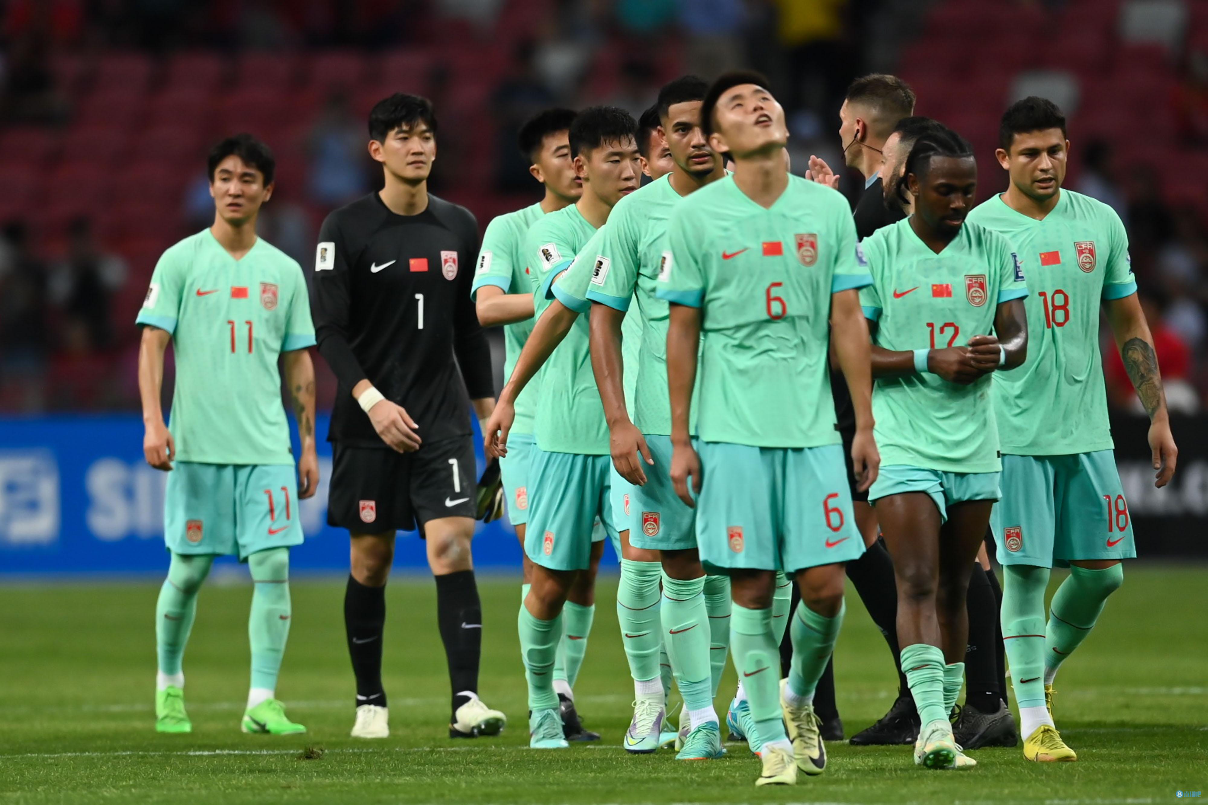 国内足球联赛精彩纷呈，球员表现引人注目